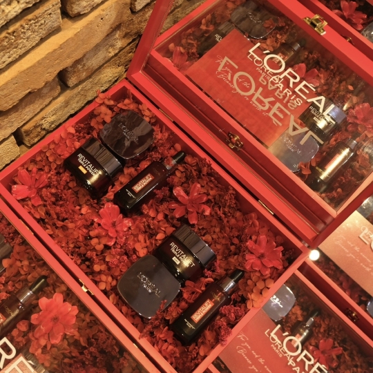 GIFT BOX